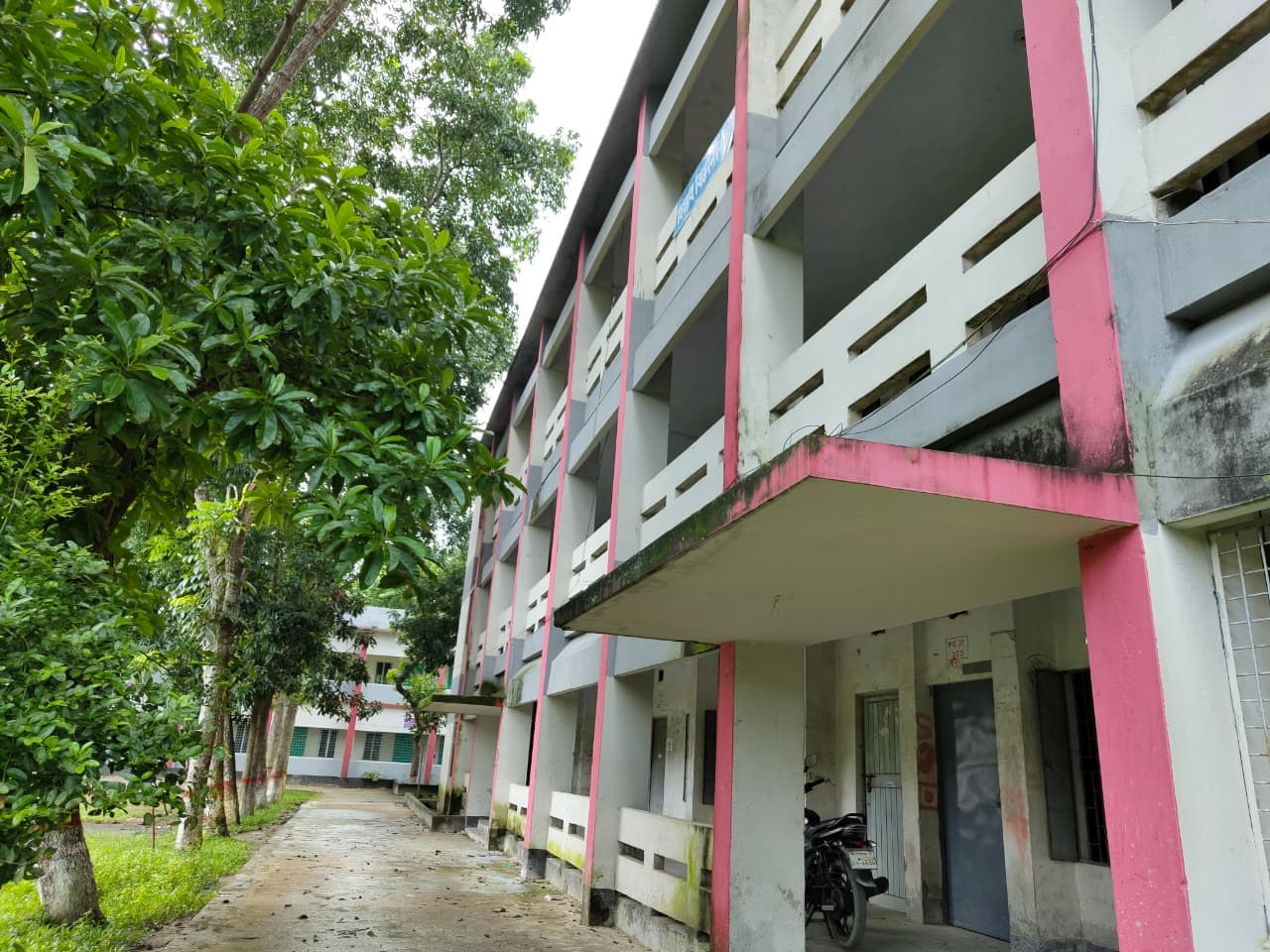 ক্যাম্পাস দৃশ্য 4